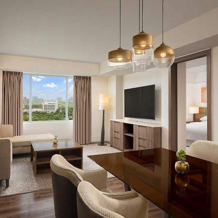 Sheraton Hyderabad Hotel Екстериор снимка