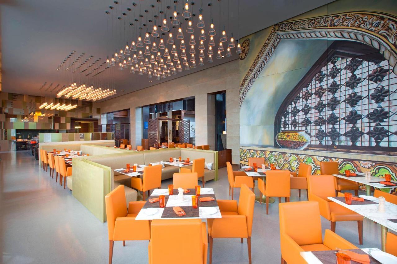 Sheraton Hyderabad Hotel Екстериор снимка