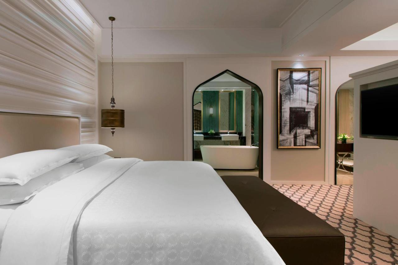 Sheraton Hyderabad Hotel Екстериор снимка