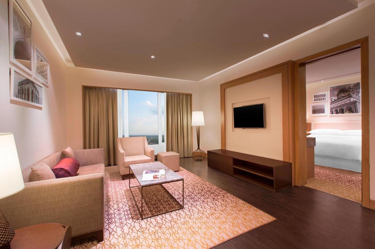 Sheraton Hyderabad Hotel Екстериор снимка