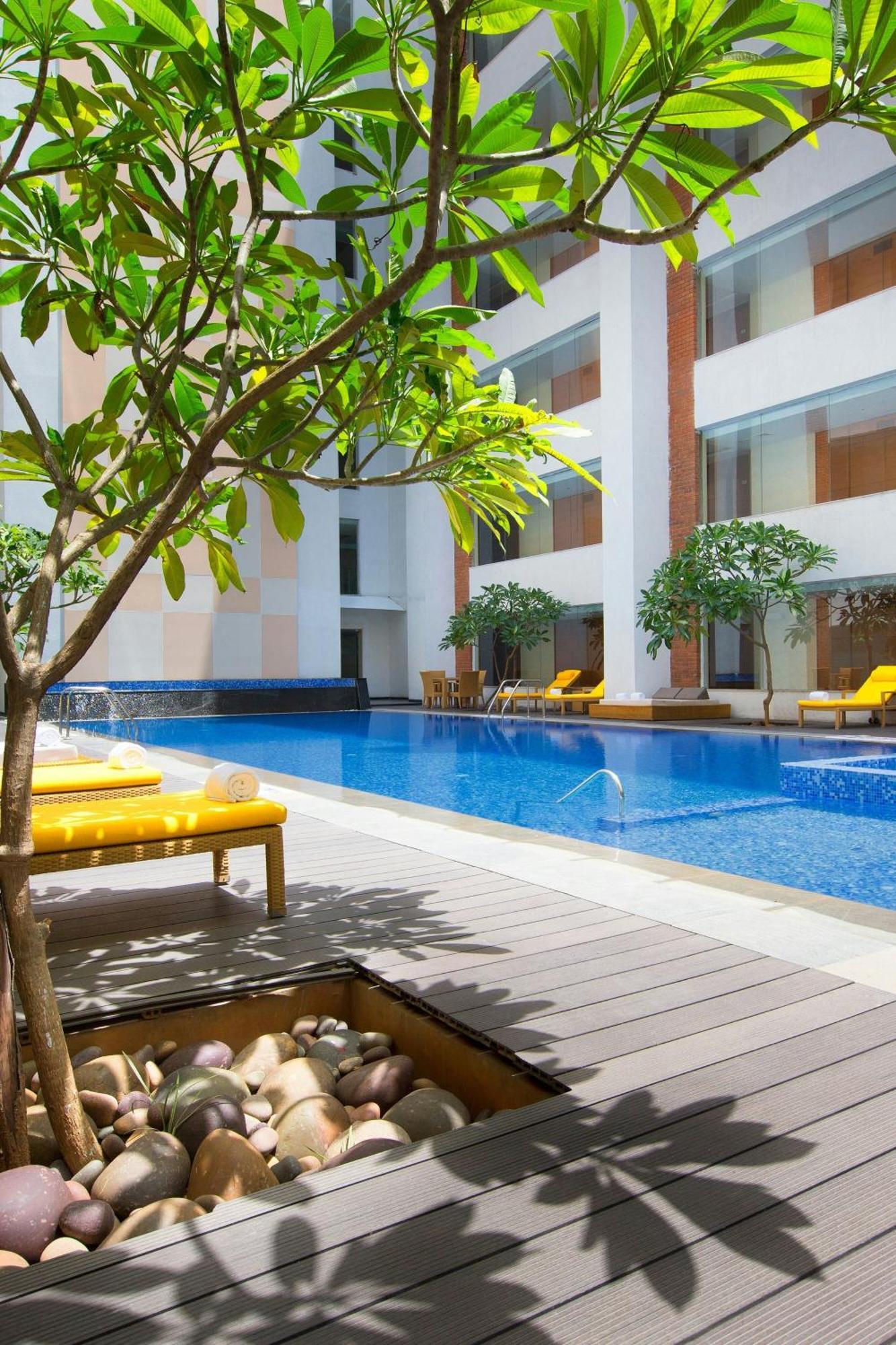 Sheraton Hyderabad Hotel Екстериор снимка