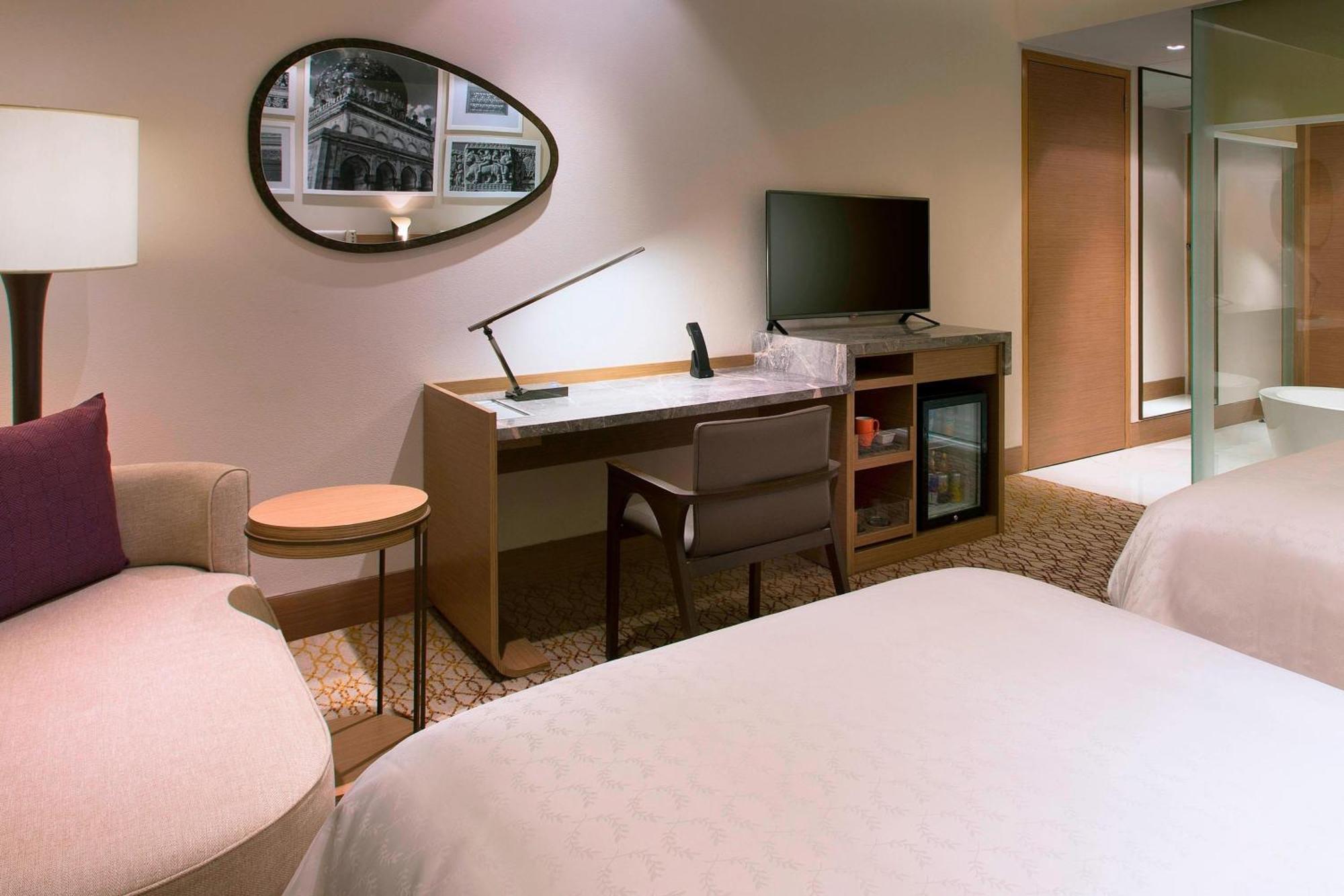 Sheraton Hyderabad Hotel Екстериор снимка