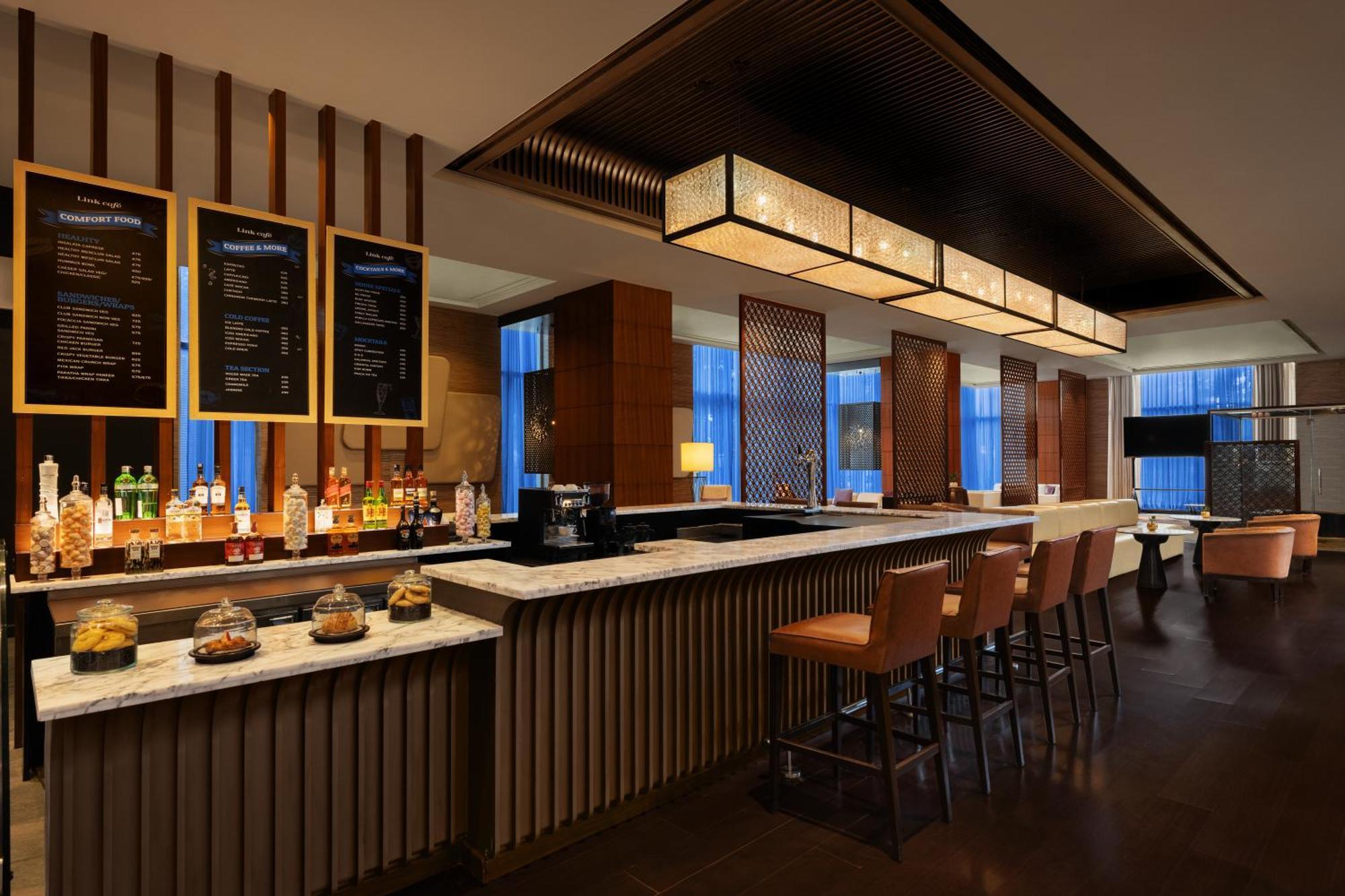 Sheraton Hyderabad Hotel Екстериор снимка